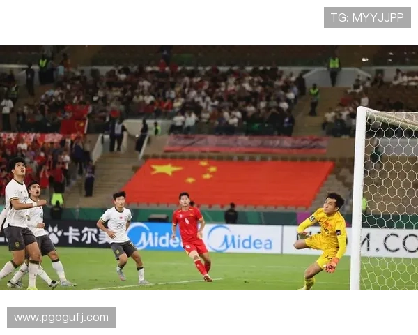 终场绝杀引爆全场球迷热议冠军归属悬念再起今夜巅峰对决燃爆联盟 - 副本 - 副本